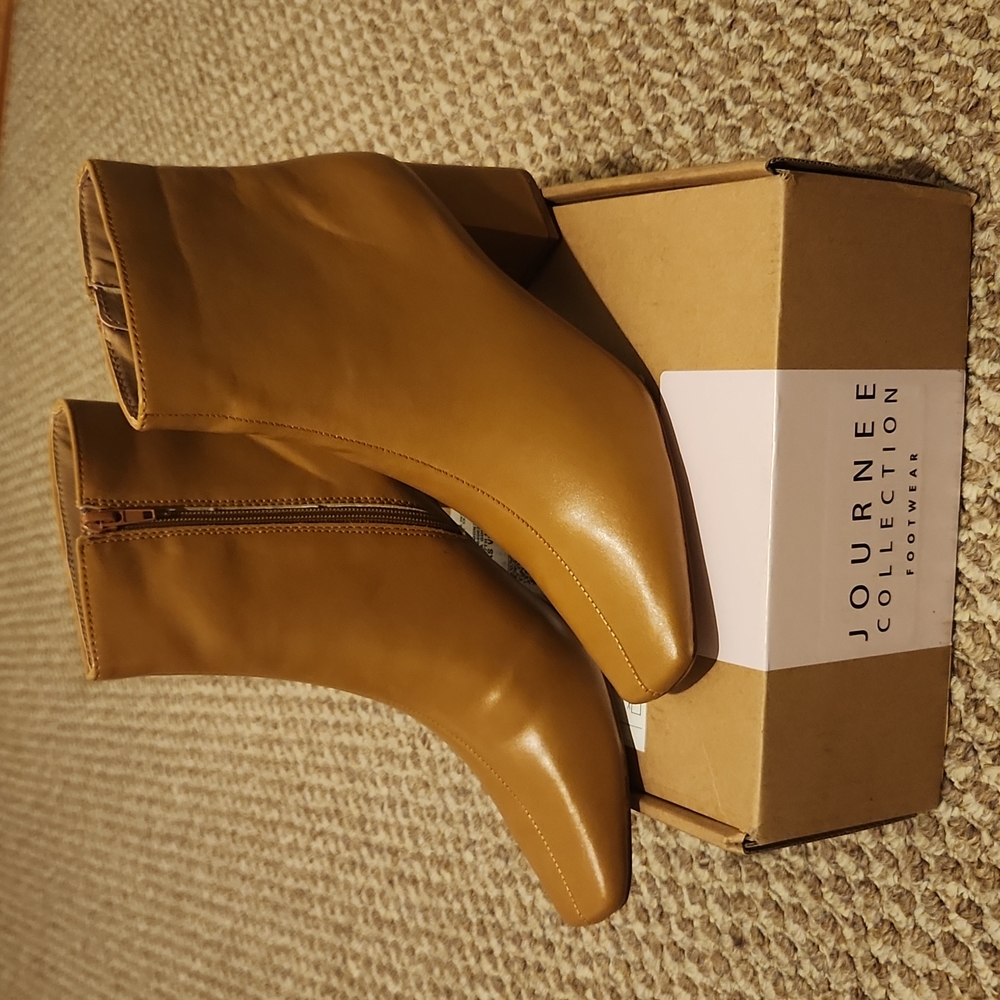 Womens 👢 - Picture 2 of 3